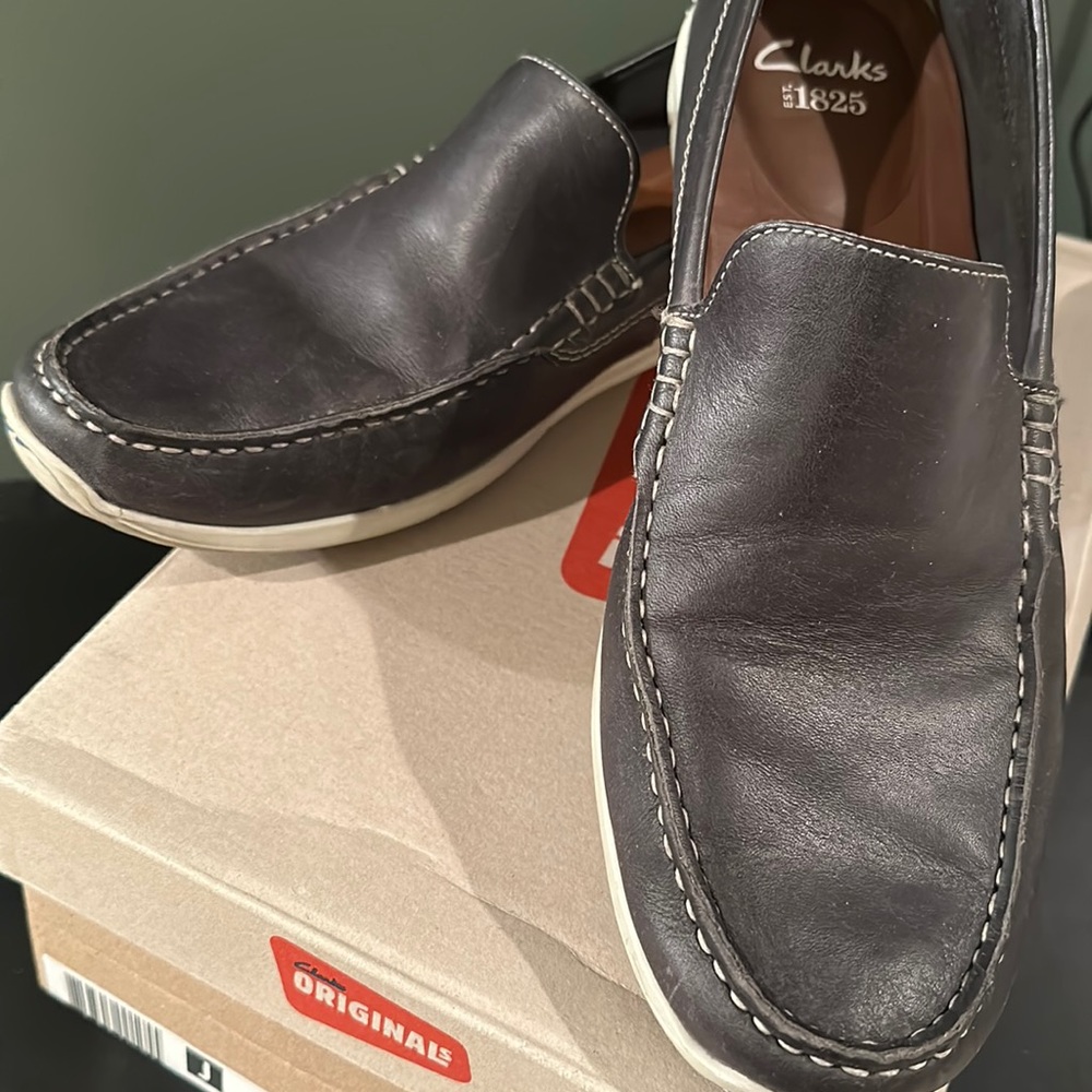 Clarks Men’s Leather Moccasins slip-on in Navy size 10M (Medium)